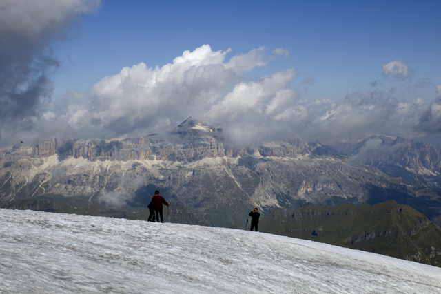 2011-08-19_09-12-10 cadore.jpg - Auf der Chiaccidio dellla Marmolada - Blick zur Sella